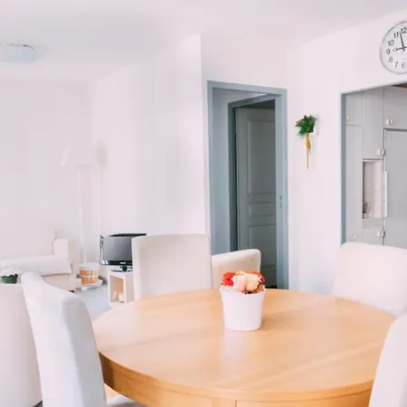 Very Bright Apt In The City Centre *