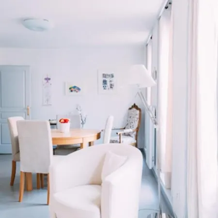 Very Bright Apt In The City Centre